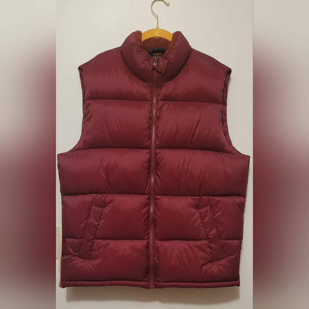 Mens Xl Old Navy frost freeze puffer vest Burgundy